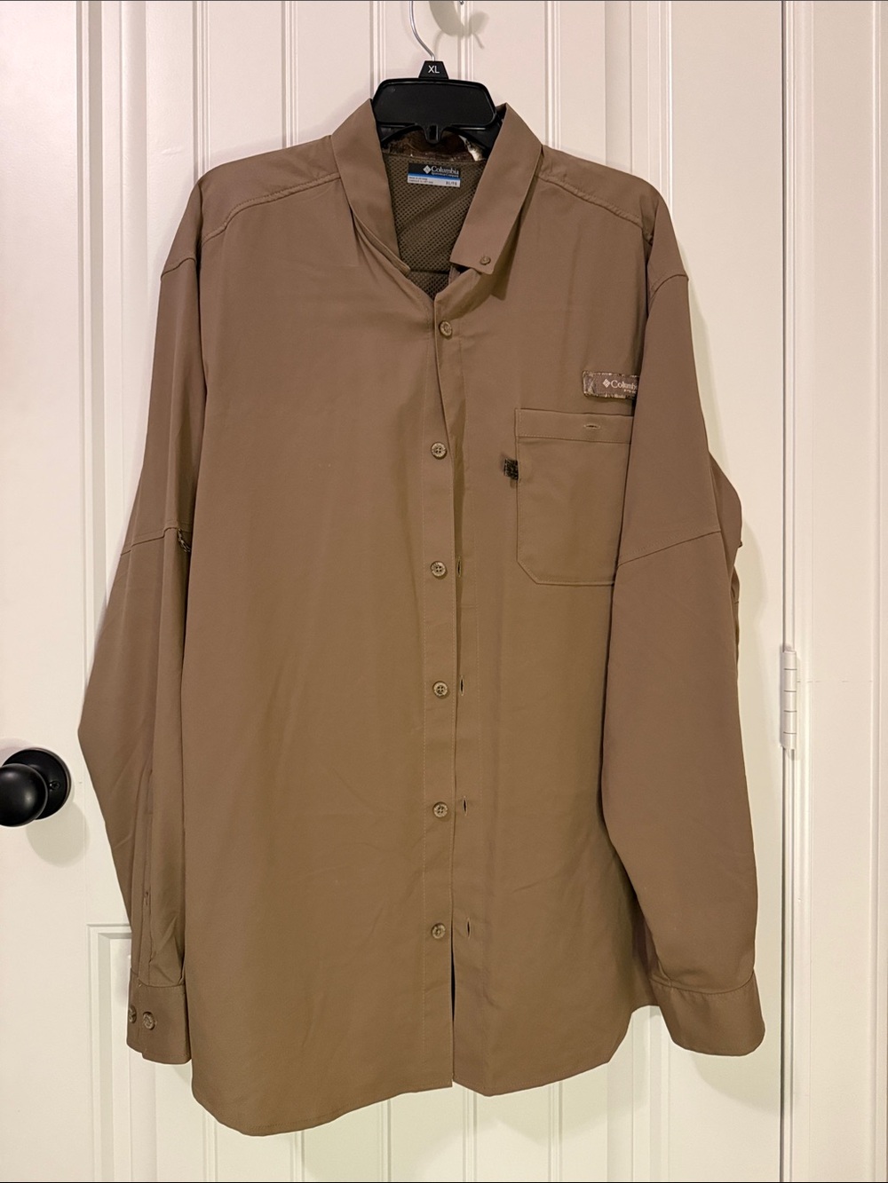 Columbia PHG Men’s Brown Long-Sleeve Button-Down Shirt